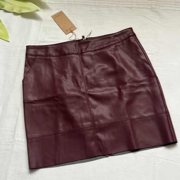 NWT Fahsyee Faux Leather High Waisted Stretchy Zipper Skirt - Picture 5 of 8
